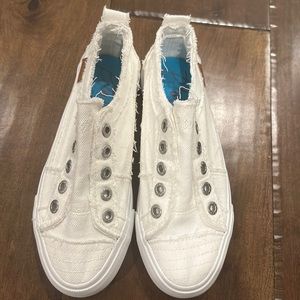 Blowfish shoes white size 6